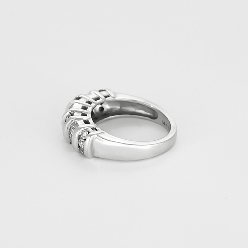Bague jonc en or gris et diamants