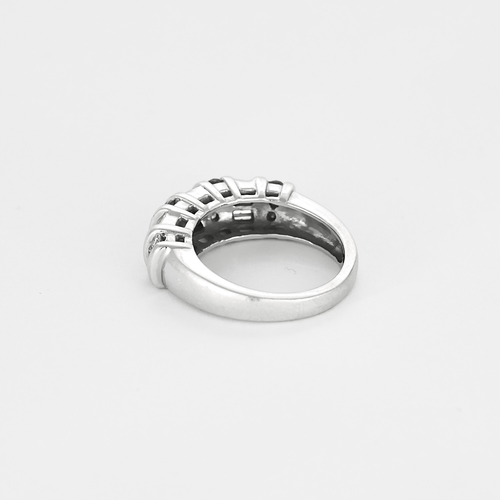 Bague jonc en or gris et diamants