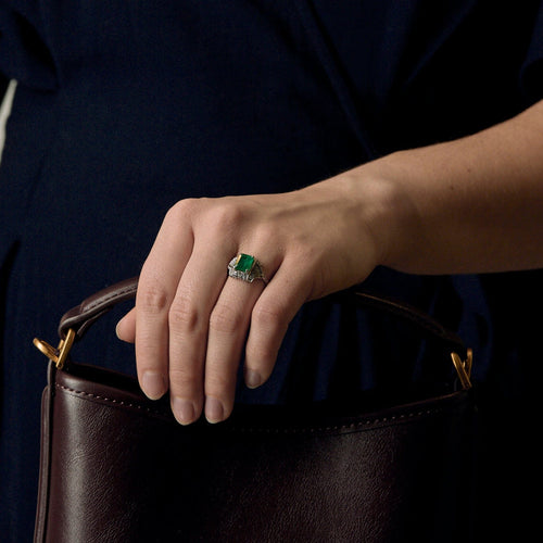 Bague 57 Bague en or gris, émeraude et diamants 58 Facettes DV22972-4-57-3