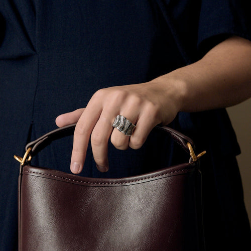 52 Bague moderniste en or gris diamants noirs et blancs 58 Facettes DDV23962-1-52-1