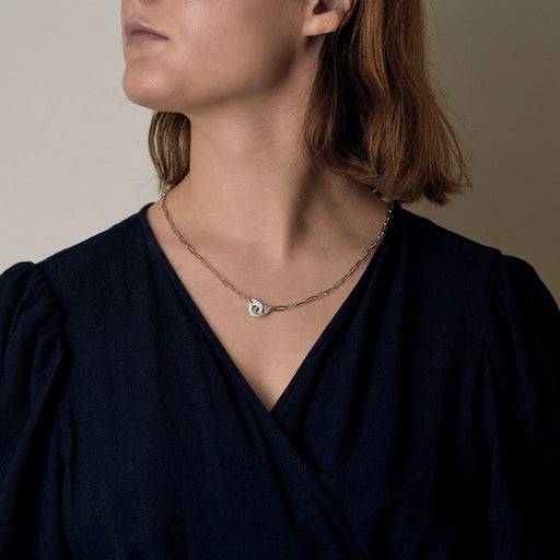 Collier Dinh Van Collier Menottes R10 en or blanc et  diamants 58 Facettes DV21602-10