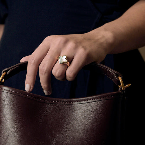 Bague 52 Van Cleef & Arpels - Pure Alhambre - Bague en or jaune et nacre blanche 58 Facettes DV23872-2