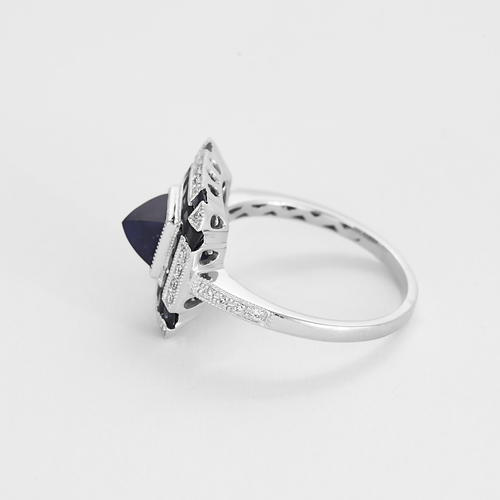 Bague 55 Elegante Bague en platine, saphirs et diamants. 58 Facettes DV16236-7