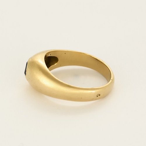 Bague chevalière en or jaune et saphir