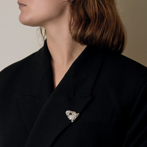 Clip Art Déco en platine, or gris, diamants et saphir