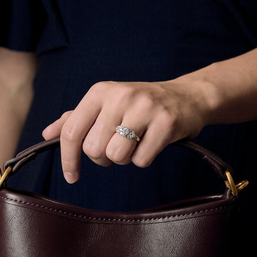Bague 50 Bague "Fleurs" en or gris 14K et diamants 58 Facettes DV24448-4-50-2