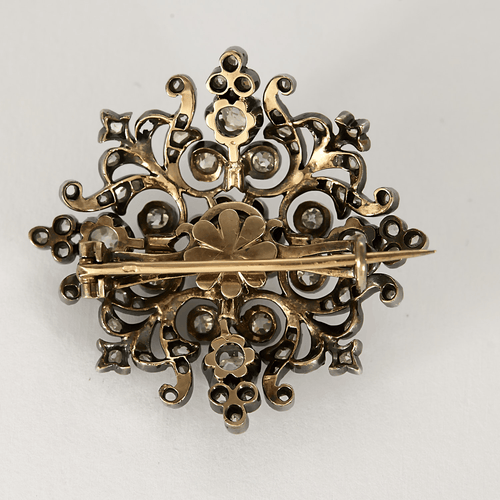 Broche Broche Fleur en or, argent et diamants 58 Facettes DV23466-2