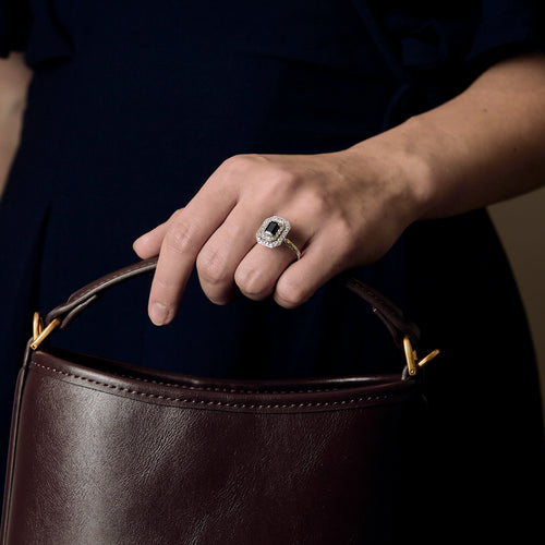 Bague en or blanc, saphir et diamants