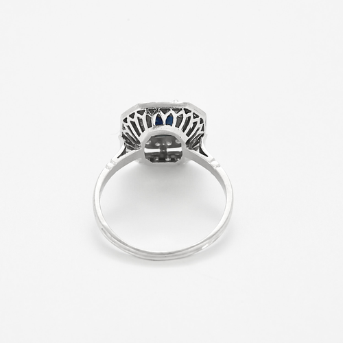 Bague en or blanc, saphir et diamants