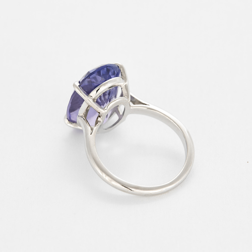 Bague en or gris et tanzanite 9.21 carats