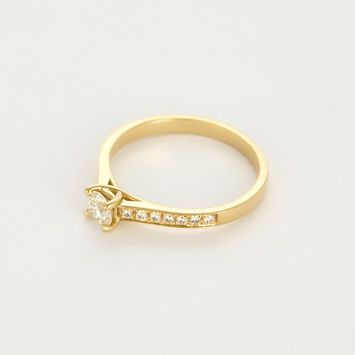 Bague Solitaire en or jaune et diamants
