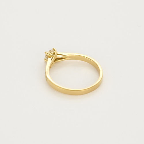 Bague Solitaire en or jaune et diamants