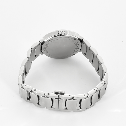 Baume et Mercier - Montre de dame en acier et diamants