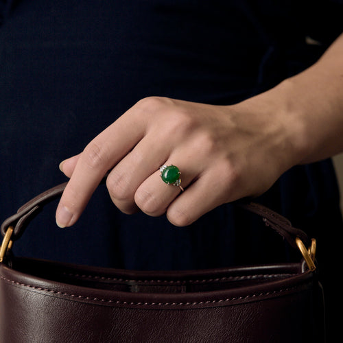 Bague en or gris jade jadeite et diamants