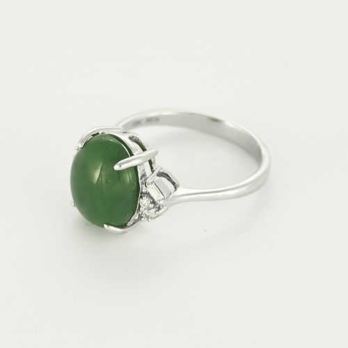 Bague en or gris jade jadeite et diamants