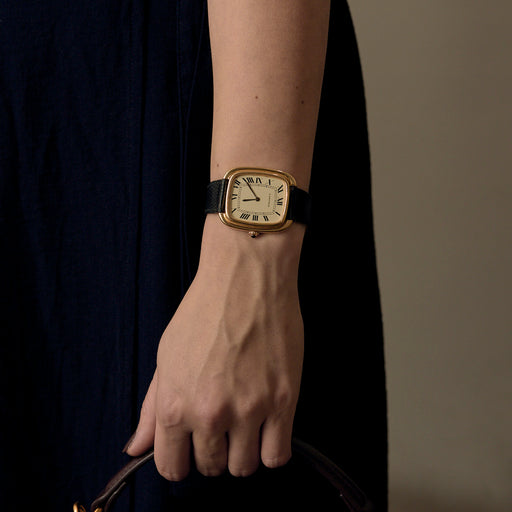 CARTIER - Gondole Jumbo - Montre en or jaune à cadran tonneau et mouvement mécanique à remontage manuel