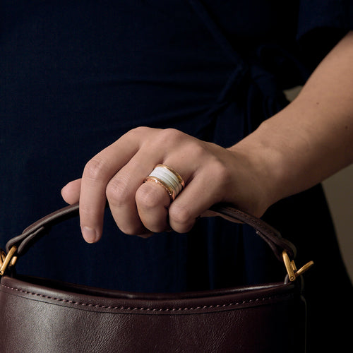 BULGARI - B Zéro - Bague en or rose et céramique blanche.