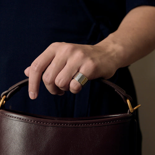 Bague bandeau en or blanc et diamants