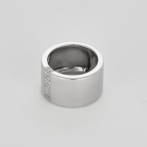 Bague bandeau en or blanc et diamants