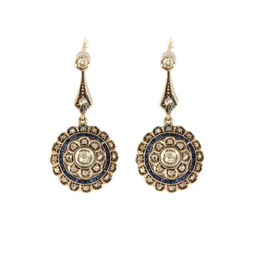 Boucles d'oreilles dormeuses à motif de rosaces en or jaune, argent, diamants et saphirs
