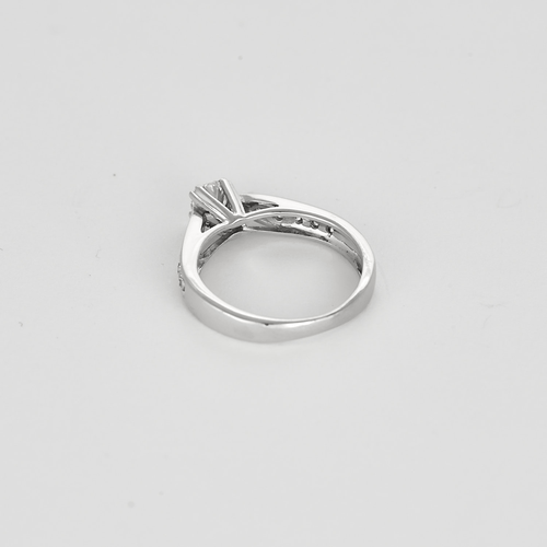 Bague 47,5 Bague Solitaire en or blanc et diamants 58 Facettes DV25387-1-475-5