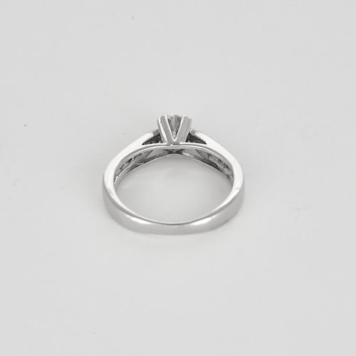 Bague 47,5 Bague Solitaire en or blanc et diamants 58 Facettes DV25387-1-475-5