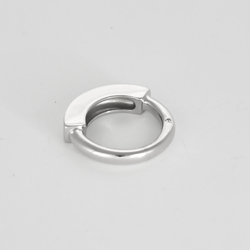 Bague en or blanc à pont