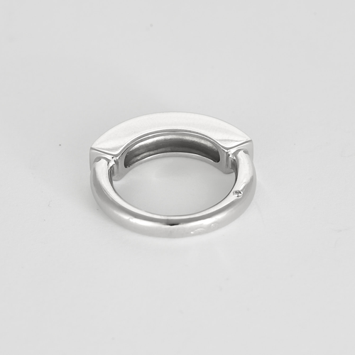 Bague en or blanc à pont