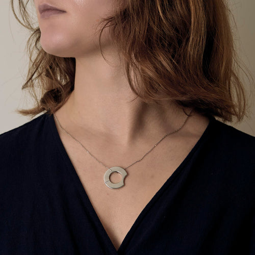 Pendentif 42,5 Bague transformable en pendentif en or blanc, diamants 58 Facettes DV15938-8-425-2