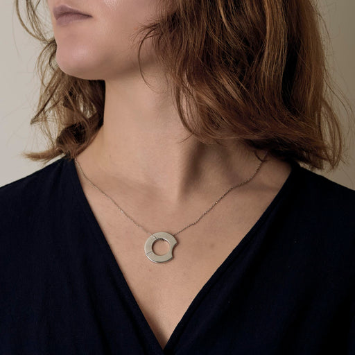 Pendentif 42,5 Bague transformable en pendentif en or blanc, diamants 58 Facettes DV15938-8-425-2