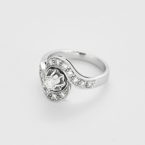 Bague "Tourbillon" en or gris et diamants