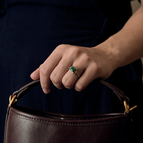 Bague en platine, émeraude et diamants