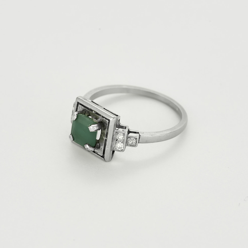 Bague en platine, émeraude et diamants