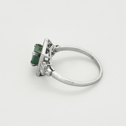 Bague en platine, émeraude et diamants