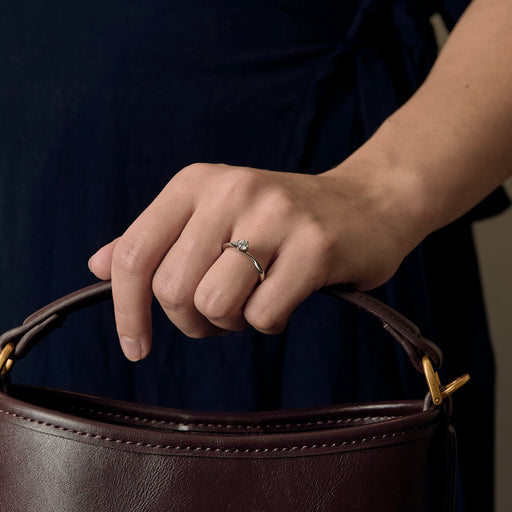 CHIMENTO - Bague solitaire en or gris et diamant