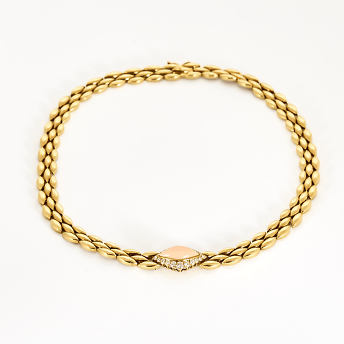 Collier Van Cleef & Arpels - Collier en or jaune, corail peau d'ange et diamants. Vintage. 58 Facettes DV27198-2