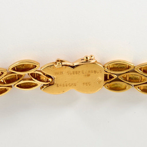 Collier Van Cleef & Arpels - Collier en or jaune, corail peau d'ange et diamants. Vintage. 58 Facettes DV27198-2
