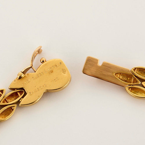 Collier Van Cleef & Arpels - Collier en or jaune, corail peau d'ange et diamants. Vintage. 58 Facettes DV27198-2