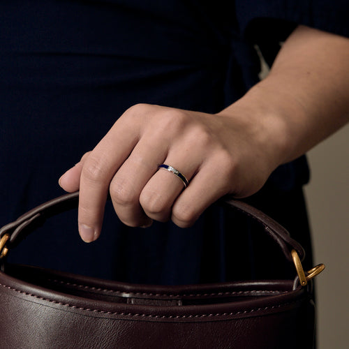 CHAUMET - Liens évidence - Bague en or blanc, émail bleu marine et diamants