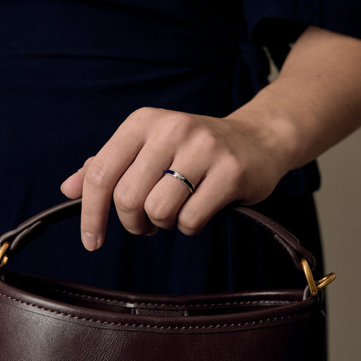 CHAUMET - Liens évidence - Bague en or blanc, émail bleu marine et diamants