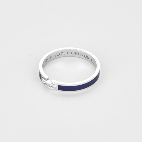 CHAUMET - Liens évidence - Bague en or blanc, émail bleu marine et diamants
