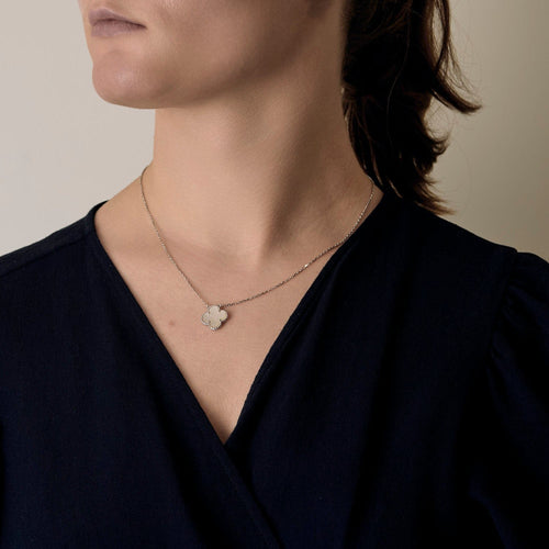 Collier Van Cleef & Arpels - Vintage Alhambra - Collier en or blanc et nacre. 58 Facettes DV26127-1