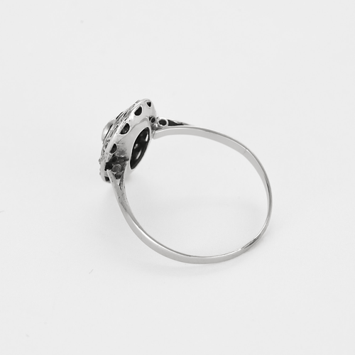 Bague 57 Bague en platine et or gris, diamants, saphirs de synthèse 58 Facettes DV22019-2