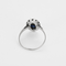 Bague 57 Bague en platine et or gris, diamants, saphirs de synthèse 58 Facettes DV22019-2
