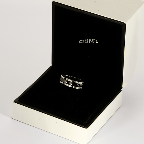 Bague 55 CHANEL -ULTRA - Moyen Modèle- Bague en or blanc, céramique noire et diamants. 58 Facettes DV9816-3