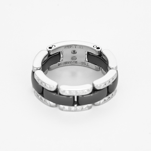 Bague 55 CHANEL -ULTRA - Moyen Modèle- Bague en or blanc, céramique noire et diamants. 58 Facettes DV9816-3