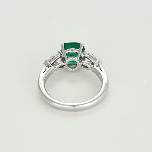 Bague 53.5 Bague en or blanc, émeraude et diamants 58 Facettes DV25209-1