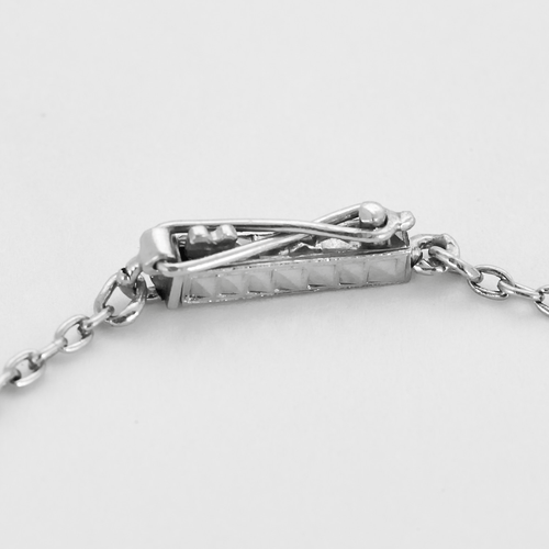 Collier Collier en or gris, platine et trois diamants. 58 Facettes DV25505-8