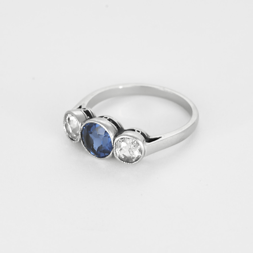 Bague 47 Bague en or gris, platine,  saphir et diamants 58 Facettes DV25505-5
