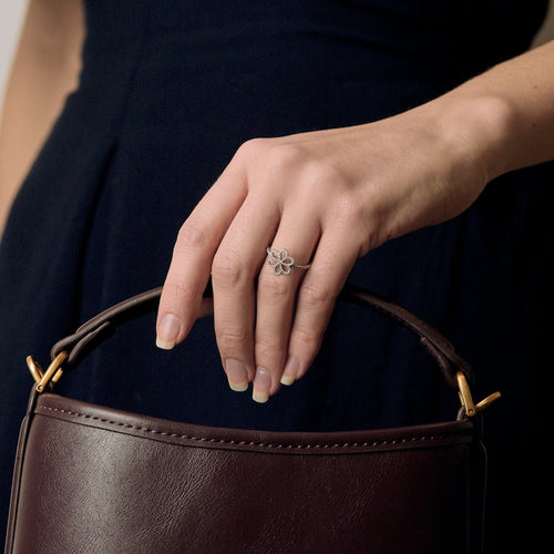 Bague 51 Fine bague fleurs en or blanc et diamants 58 Facettes DV26414-1-51-2